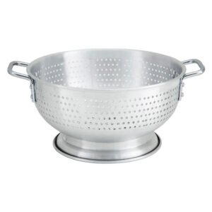 Colander 8 qt w/Base & Handle - Aluminum