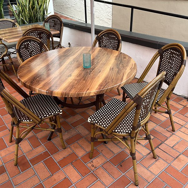 rattan-outdoor-dining-chairs-surrounding-outdoor-rustic-table Undercounter refrigeration for commercial use.